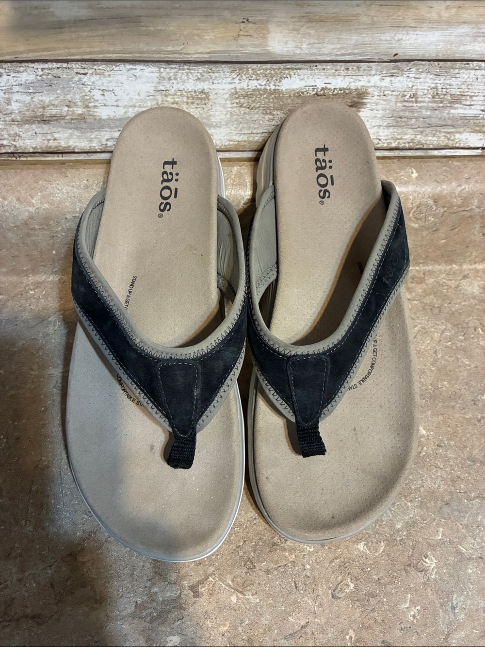 Taos Size 9 Black and Beige Comfort Thong Sandals